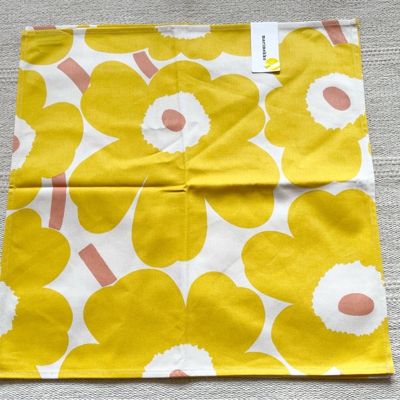 Marimekko Pieni Unikko Set of 6 Napkins - Picture 4 of 5